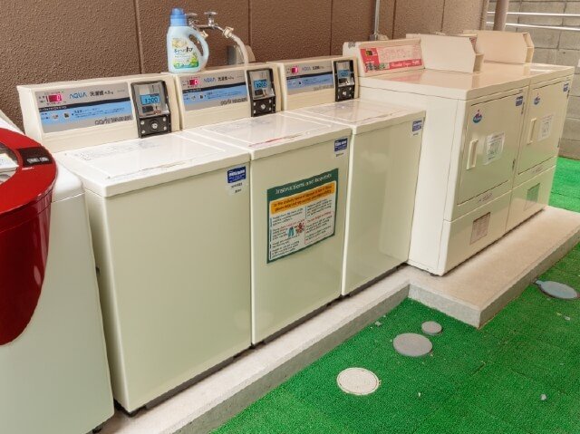 Washing machine 200yen / Dryer 100yen (15minutes)